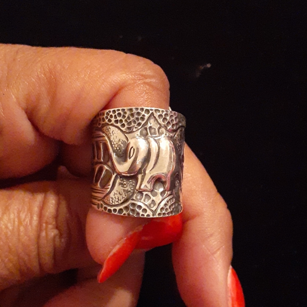 .925 Sterling Silver Elephant Style Ring